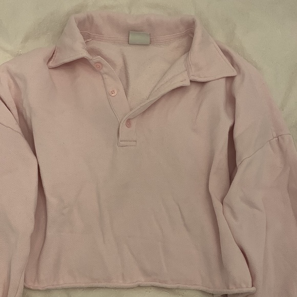 Aritzia pink cropped buttoned crew neck - Picture 2 of 3